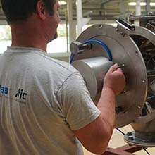 Un tamis centrifuge pour le vrac est un équipement spécialisé utilisé pour séparer des matériaux en vrac, tels que des poudres, des granulés, des sables, des minerais, ou d'autres matériaux solides, en fonction de leur taille de particule.